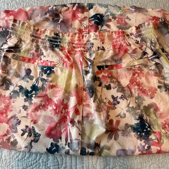 Athleta Savannah Skirt Pastel Floral Pockets Stretch Travel Coastal Beach Size L - Picture 8 of 10